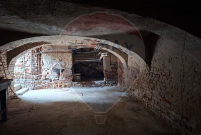 Apartament cu 3 camere semidecomandat în Central - 20