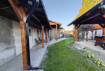 Casa cu 3 camere,baie, bucatarie,anexe.pivni?a teren 800 m - 10
