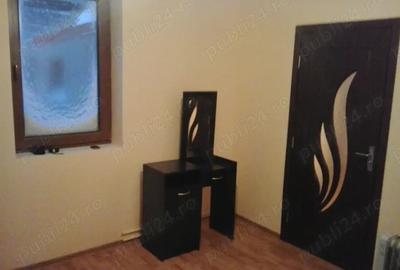 Vand urgent casa la curte - langa statia de metrou Piata Muncii !!! - 9