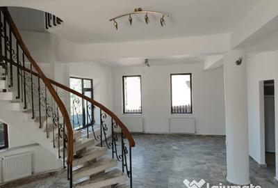 Casă cu 3 camere cu Teren 500 Mp în Central - 4