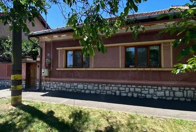 Vand casa cu gradina