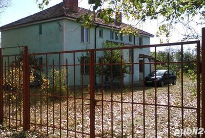 Casă cu 7 camere cu Teren 3700 Mp în Polizești - 1