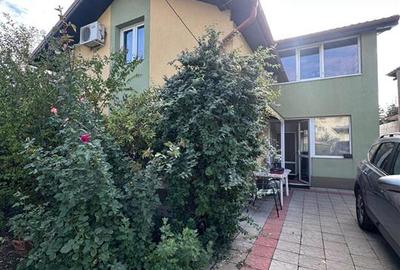 Casă cu 6 camere cu Canalizare în Central - 1