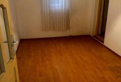 Casă cu 4 camere cu Canalizare în Central - 3