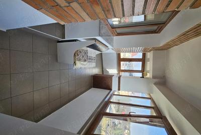 Apartament cu 3 camere semidecomandat în Central - 4