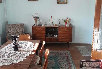 Vand ap.3 cam conf.1 decomandat.bloc de 4 etaje la etajul 4 - 6