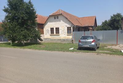 Casă cu 3 camere cu Teren 3956 Mp în Chelmac