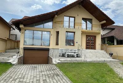 Casă cu 4 camere cu Teren 395 Mp în Central - 10