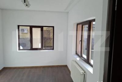 Casă cu 5 camere cu Teren 886 Mp în Ghiroda