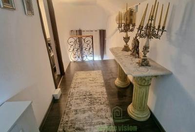 Apartament superb pe doua nivele, renovat integral, in vila, curte proprie, Grad - 16