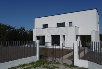 Casă individuală cu 5 camere cu Teren 600 Mp în Balotești