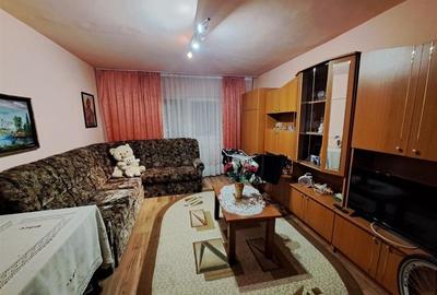 Apartament cu 3 camere decomandat, mobilat în Noua