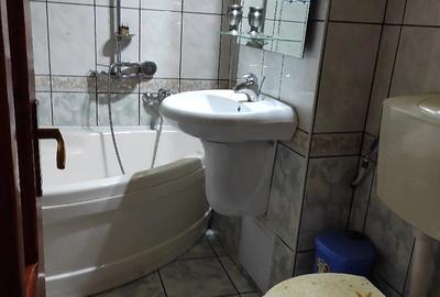 Apartament cu 2 camere decomandat în 22 Decembrie - 1