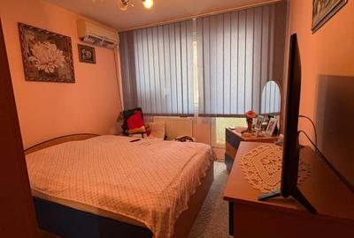Apartament cu 3 camere semidecomandat, mobilat în Berceni - 11