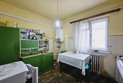 Apartament cu 3 camere decomandate, Cetate - 2