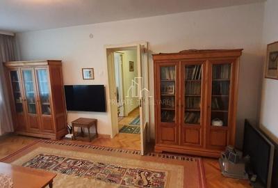 Apartament cu 3 camere decomandat în Aleea Carpați