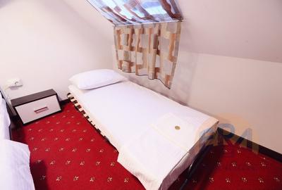 Casa cu 3 apartamente, P-ta Unirii , Str. Primariei - 17