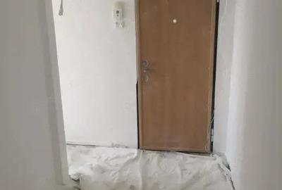 Apartament cu 2 camere semidecomandat în Craiovița Nouă