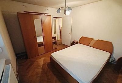 Apartament cu 3 camere semidecomandat, mobilat în Medicină