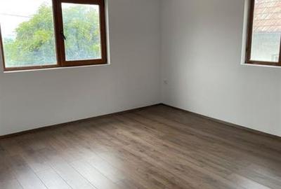 Casă individuală cu 4 camere cu Canalizare în Cernatu