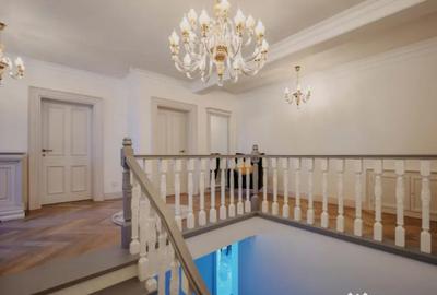 Casă cu 8 camere cu Teren 11880 Mp în Horodnic - 1