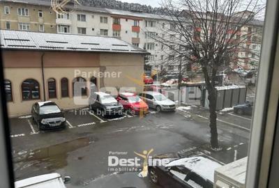 Apartament cu 3 camere semidecomandat în Central - 9