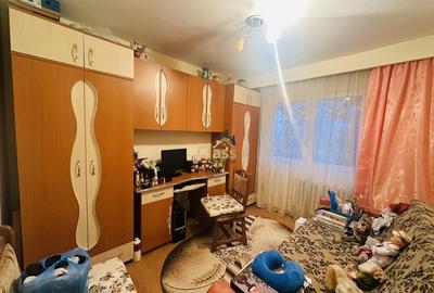 Apartament cu 3 camere semidecomandat în Grigorescu
