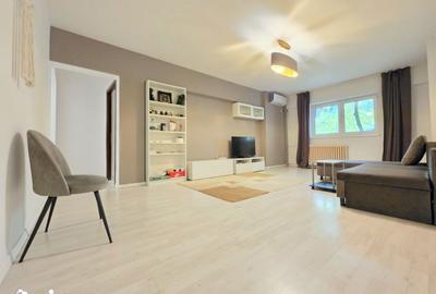 Apartament cu 3 camere, mobilat în Văcăresti