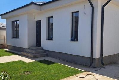 Casă cu 3 camere cu Teren 254 Mp în Central - 1
