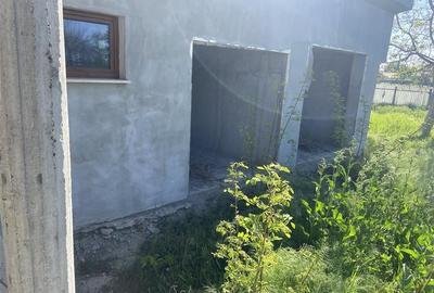 Casa de vanzare in sat  Botarlau , parter si mansarda cu suprafata de 242 mp , t - 11