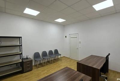 Spațiu comercial, de 25 mp, în Central - 4