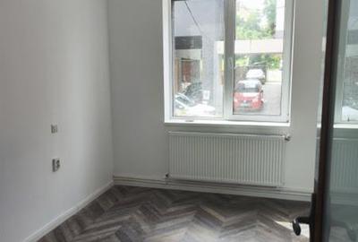 Spațiu comercial, de 280 mp, în Central - 6