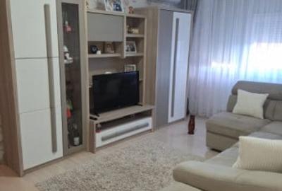 Apartament cu 2 camere semidecomandat, mobilat în Viziru 1 - 3