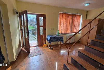 Casă cu 8 camere cu Teren 1147 Mp în Popricani