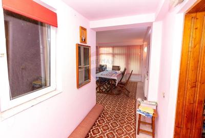 Casa - Vila de vanzare cu 5 camere Valenii de Munte - Strada Bratocea - 19