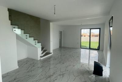 Jumatate de duplex finalizat, despartit prin camera tehnica - 2
