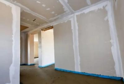 Casă cu 5 camere cu Teren 400 Mp în Central - 2