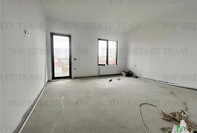 Casă cu 8 camere cu Canalizare în Lumina - 11