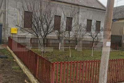 Casă cu 6 camere cu Teren 1500 Mp în Central - 11