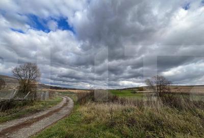 Teren de 2700 mp, în Iris