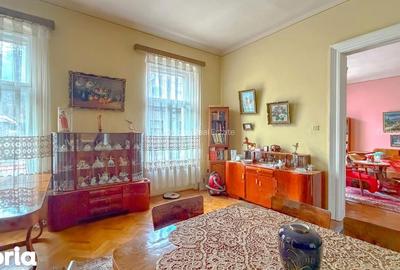 Apartament cu 3 camere în Schei