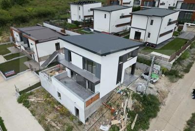 Casă cu 4 camere cu Garaj în Valea Adâncă - 3