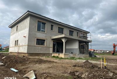 Casă cu 4 camere cu Teren 300 Mp în Central - 2
