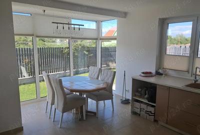 Casă cu 4 camere în Central - 2