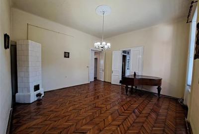 Apartament cu 3 camere semidecomandat în Semicentral