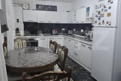 Casă cu 4 camere cu Teren 1500 Mp în Central - 1