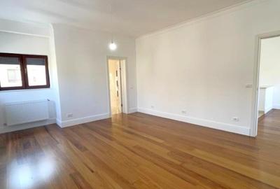 Casă cu 10 camere cu Canalizare în Primăverii - 9