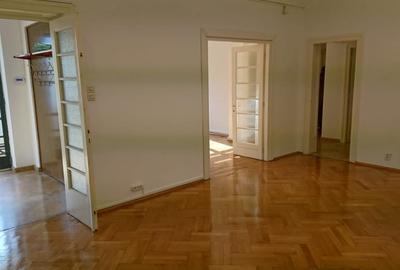 Apartament cu 5 camere decomandat în Ștefan cel Mare
