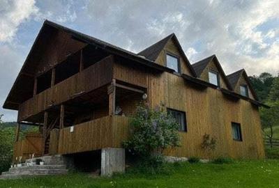 Casă cu 9 camere cu Teren 2600 Mp în Răchițele