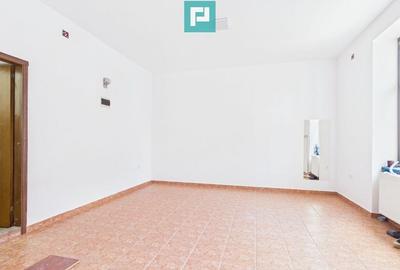 Spațiu comercial, de 31 mp, în Central - 4